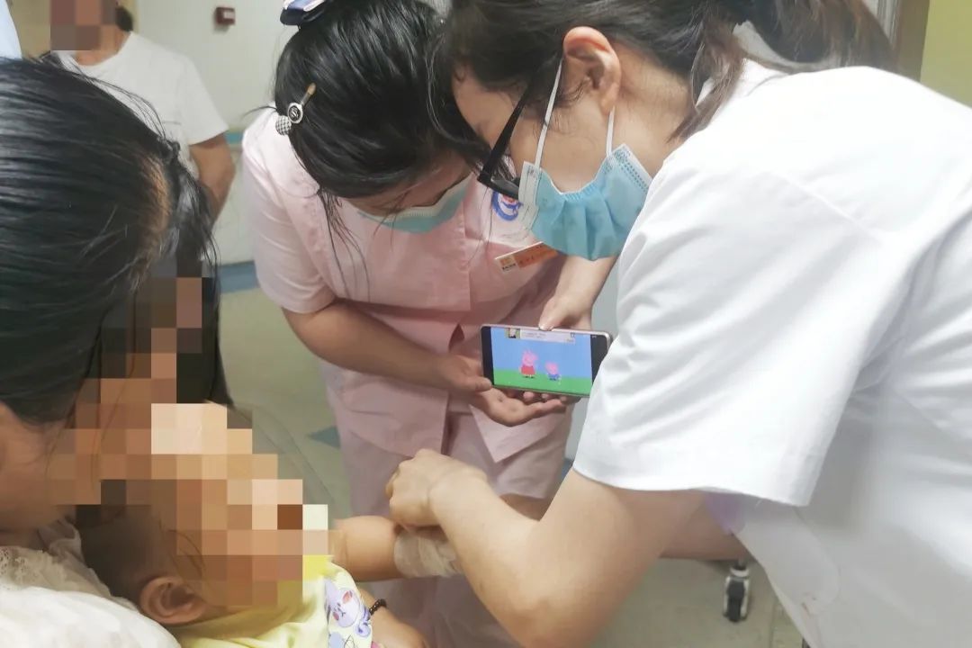化险为夷！女童左手被蛇咬伤，萍矿总医院紧急救治！提醒：送医前这件事不能忘