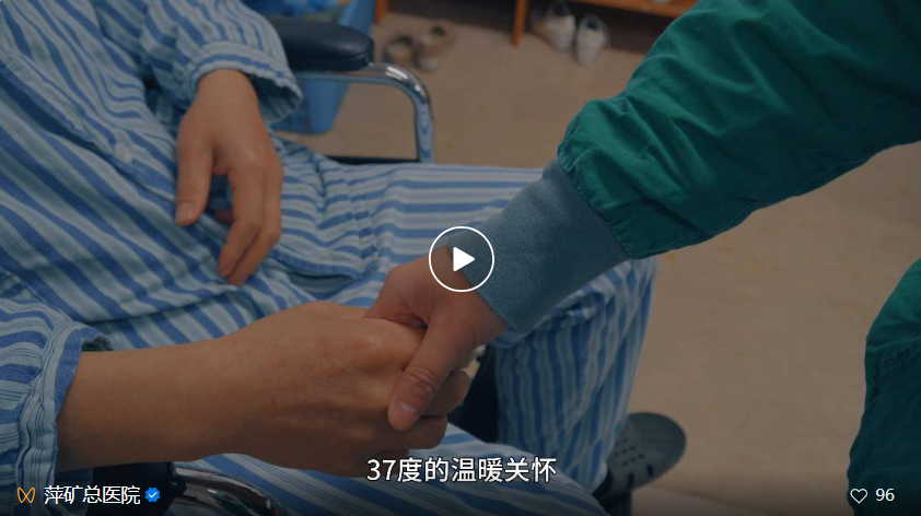 手术室的无影灯下，生命之花在绽放