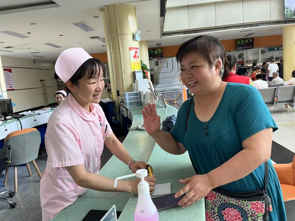 好人好事 | 门诊部黎莉拾到手机一个，及时寻找失主并归还