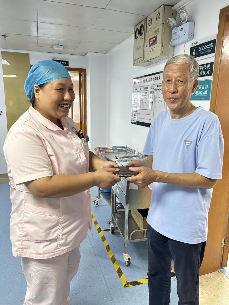 好人好事 | 创伤外科护士李江拾到患者家属钱包一个，及时寻找失主并归还。