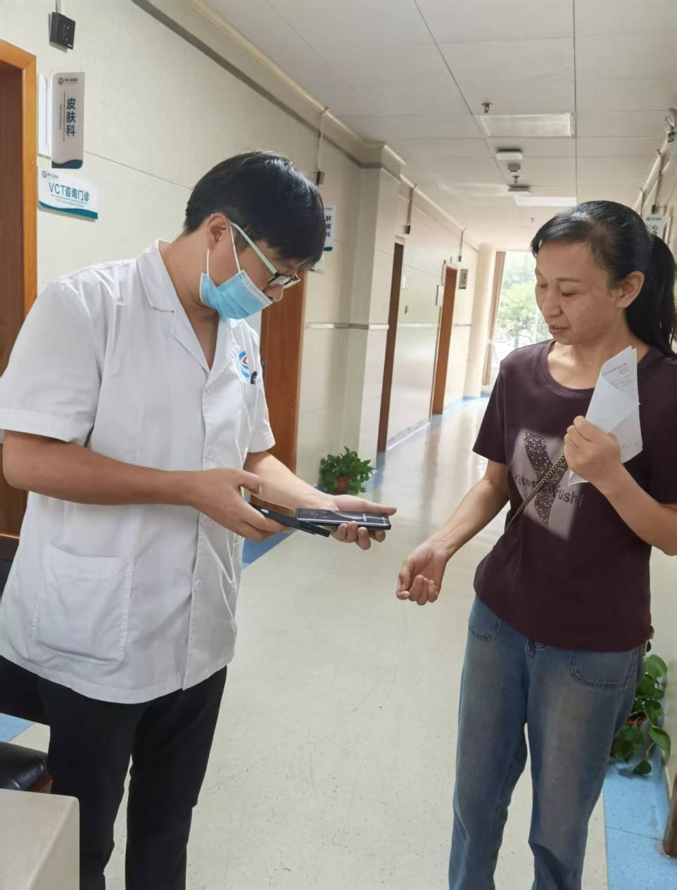 好人好事 | 心内科汤建武主任拾到手机一个，及时寻找失主并归还