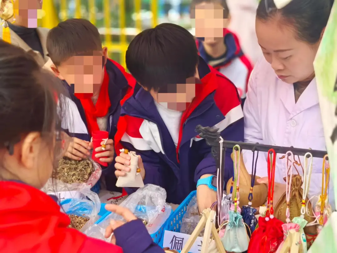 药香沁童心 岐黄薪火传！萍矿总医院开展中医药文化进校园活动
