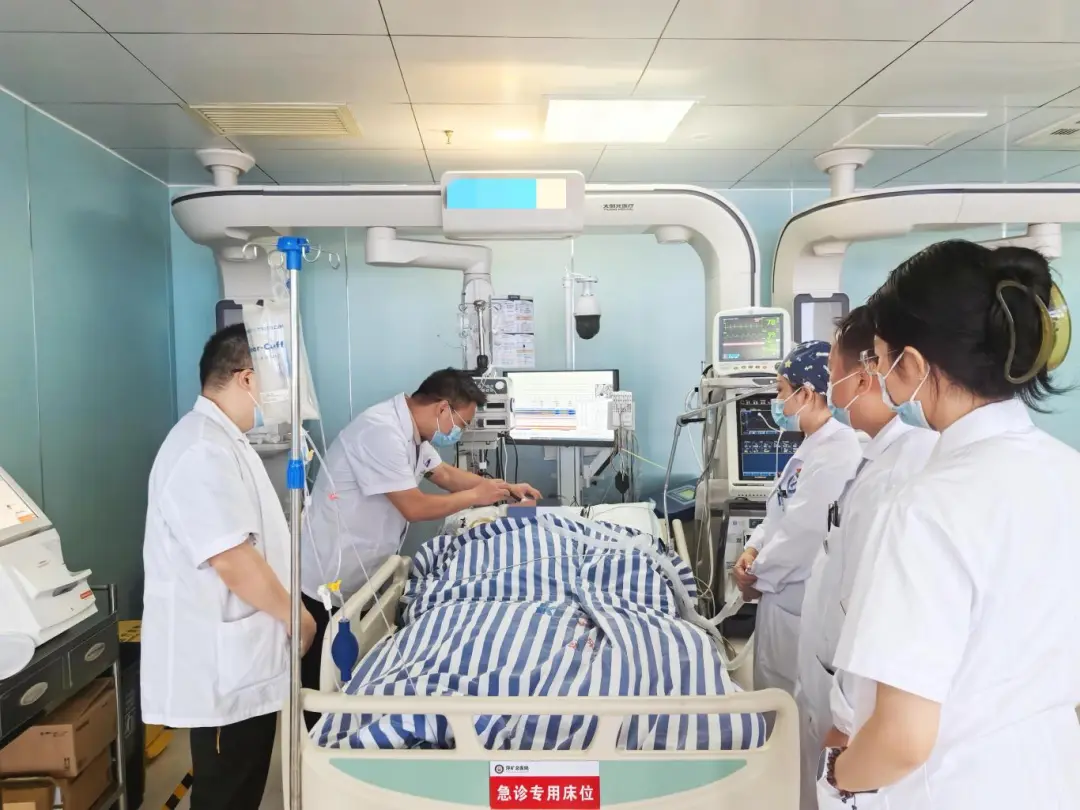 生命接力，同心护航！萍矿总医院与120急救中心联动，成功救治两名一氧化碳中毒患者