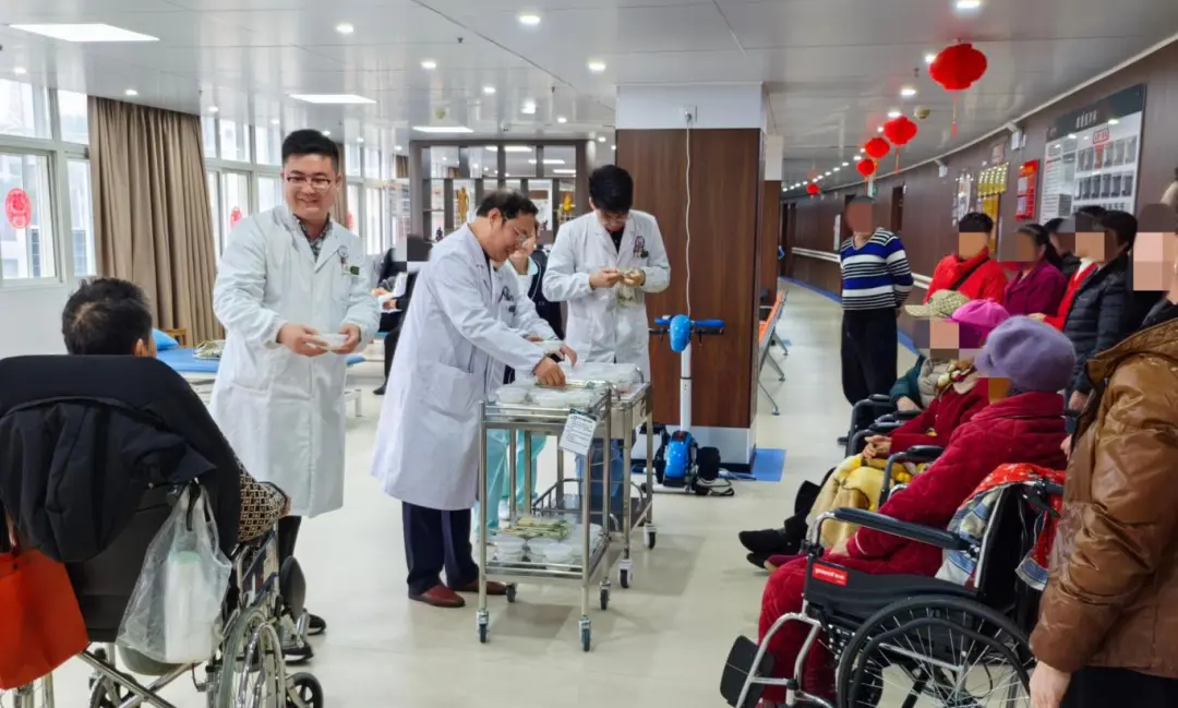 汤圆甜，医患亲！萍矿总医院康复医学科开展“元宵节送温暖”活动