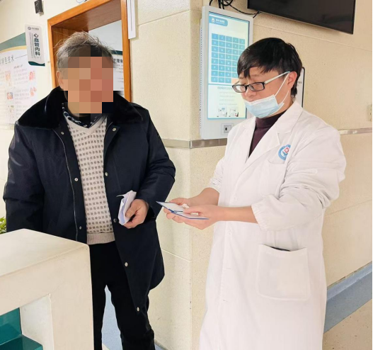 好人好事 | 心内科汤建武主任拾到多个证件，及时寻找失主并归还