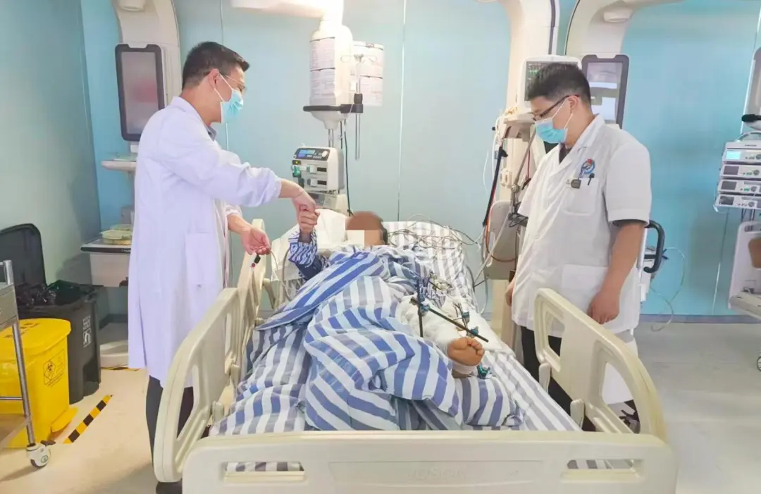 全力以赴！萍矿总医院多学科联手，成功抢救严重车祸伤患者！